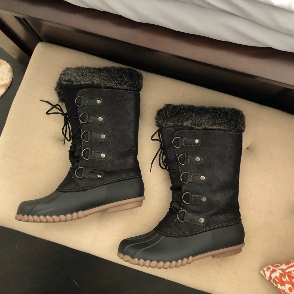 Snow boots